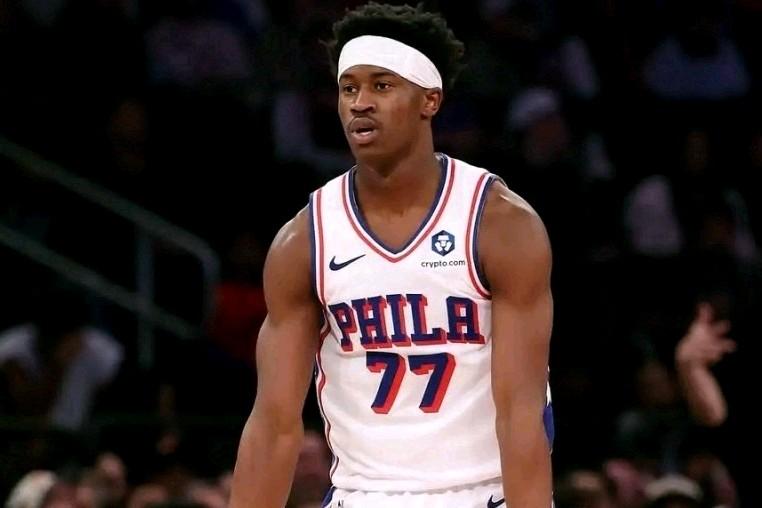 费城老3巨头不玩，还有新3巨头！新3巨头合砍97分！在费城客场21分打爆国王