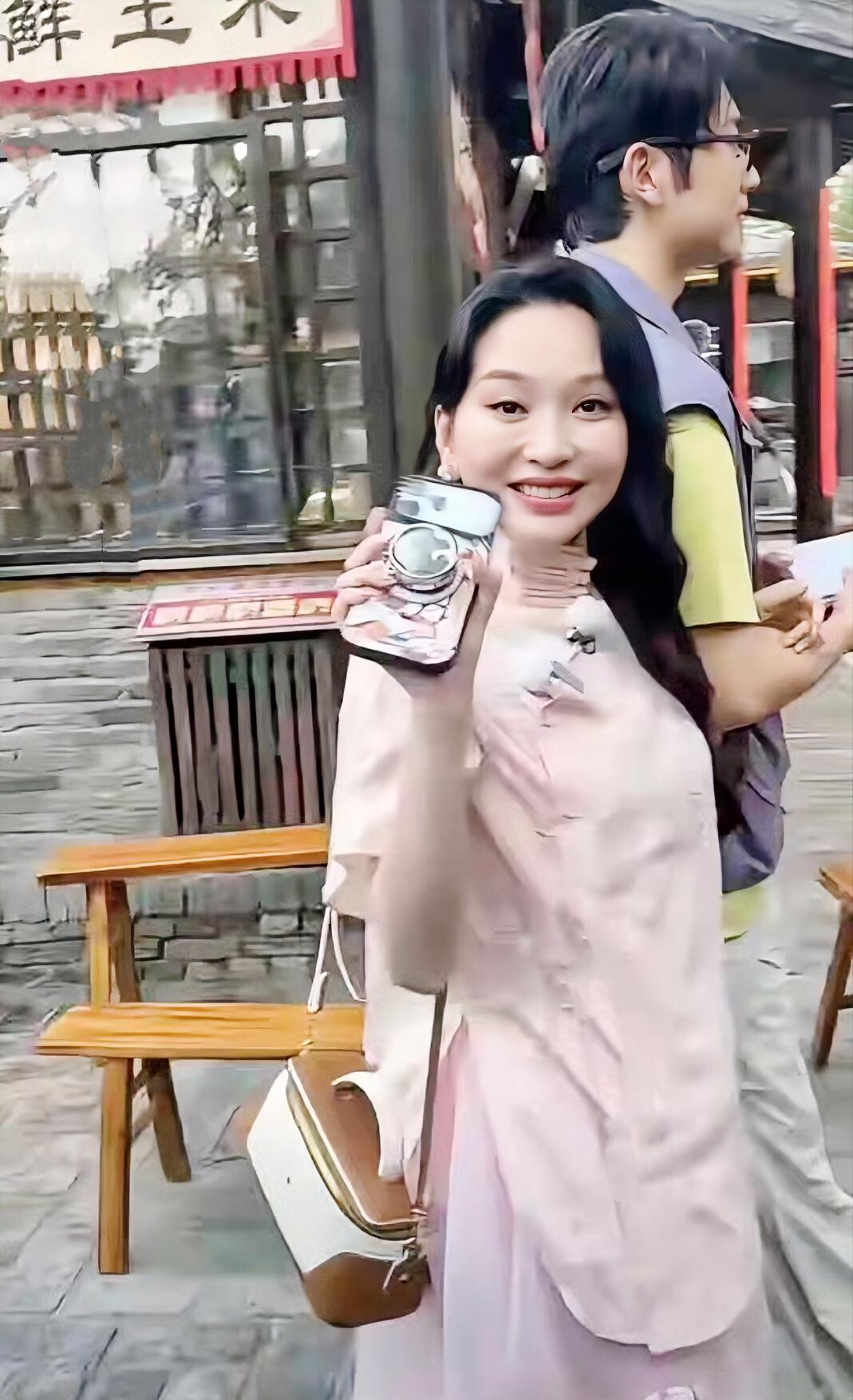 明星不要乱do脸，难以想象这是45岁的金莎，丝毫没有年轻时的影子明星热门娱