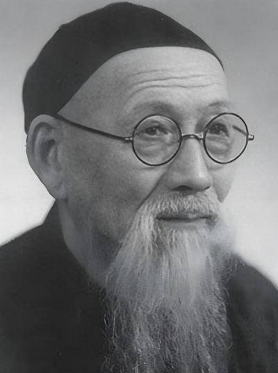 1931年，宋美龄陪着母亲到杭州游玩，半个月花了一万三千七百多块大洋，临走时，她
