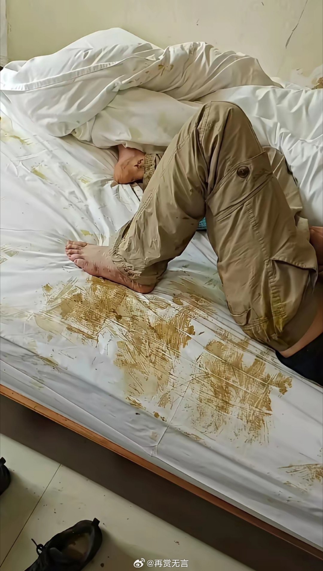 室友昨晚喝多了，今天早上醒来我的天塌了。