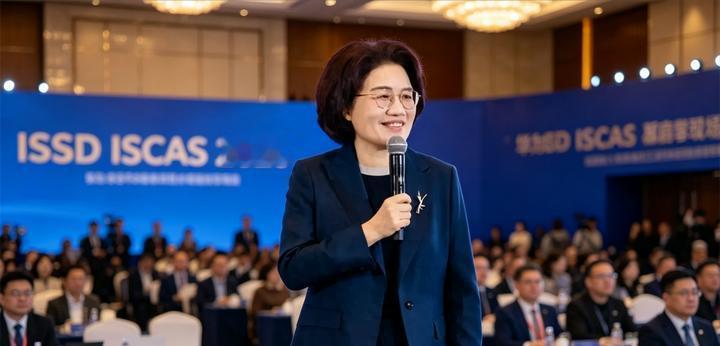 针对华为提出“韬（τ）定律”，新加坡联合早报发文写道：“实际上，从不久前美国总统