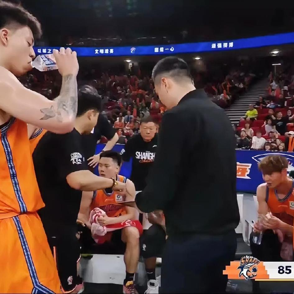 说实话，昨晚上海男篮在主场输给北京！我认为有以下几方面原因：1，整场比赛从开始