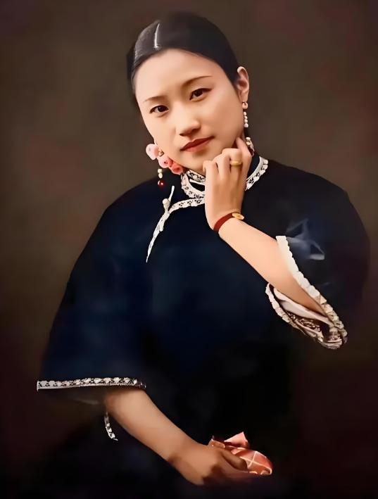 1931年，徐志摩去世后，徐志摩的父亲徐申如对陆小曼说：“我有责任替志摩照顾你，