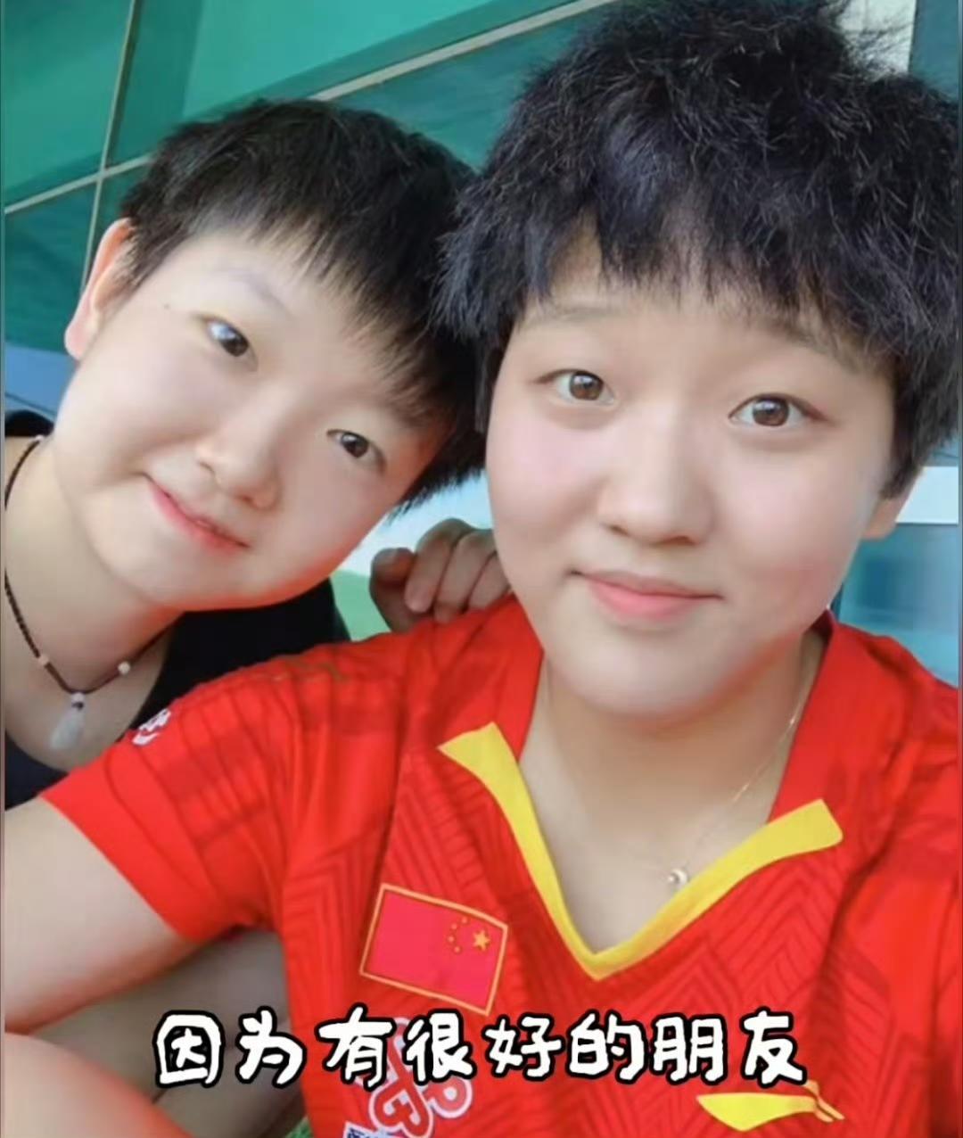 孙铭阳宣布退出国家队，发了很多在队内的照片。莎莎和阳阳真的是很好的朋友。照片
