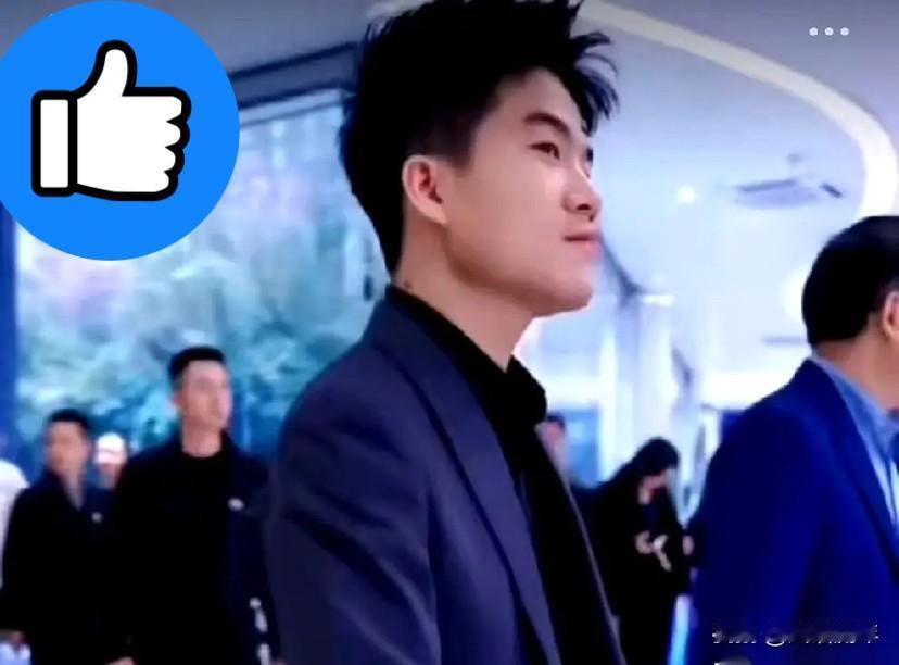 东方甄选今年的净利润暴跌99.6%，这意味着去年的一整年几乎是白干了。造成这