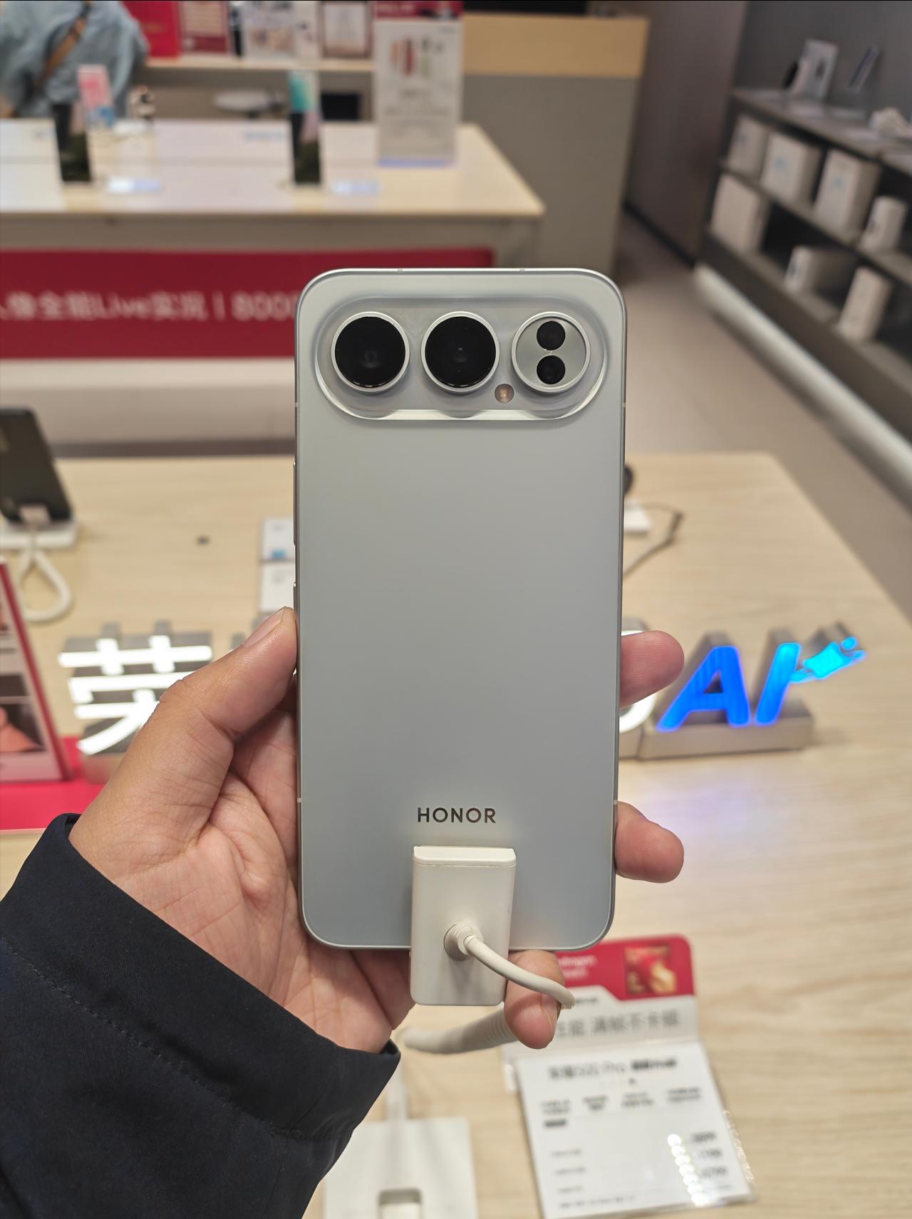 被iPhone17的4800万像素万像素闪瞎眼？别急，试试这款中端黑马——荣耀