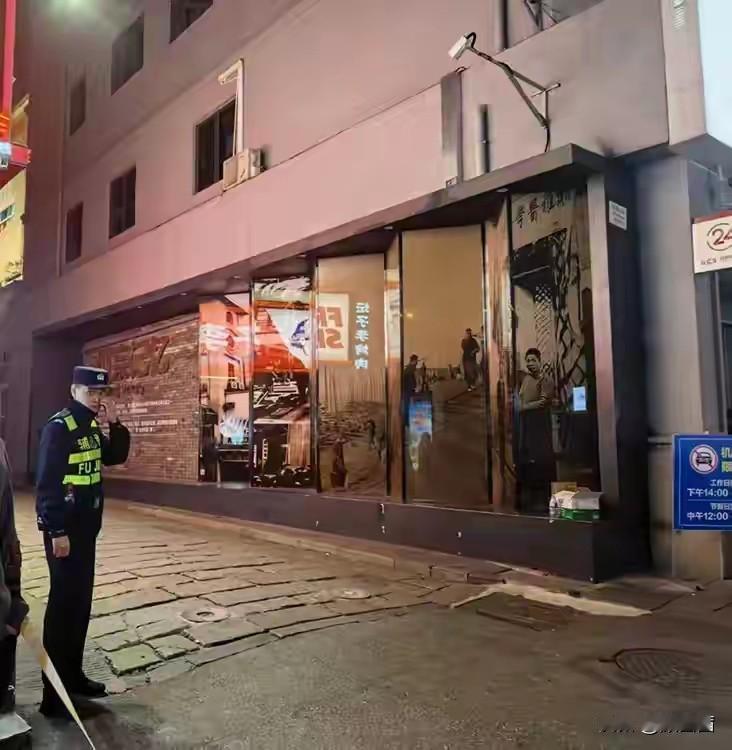 长沙网红街深夜塌了！2条年轻生命没了，最让人痛心的是，这悲剧3天前就该拦住。