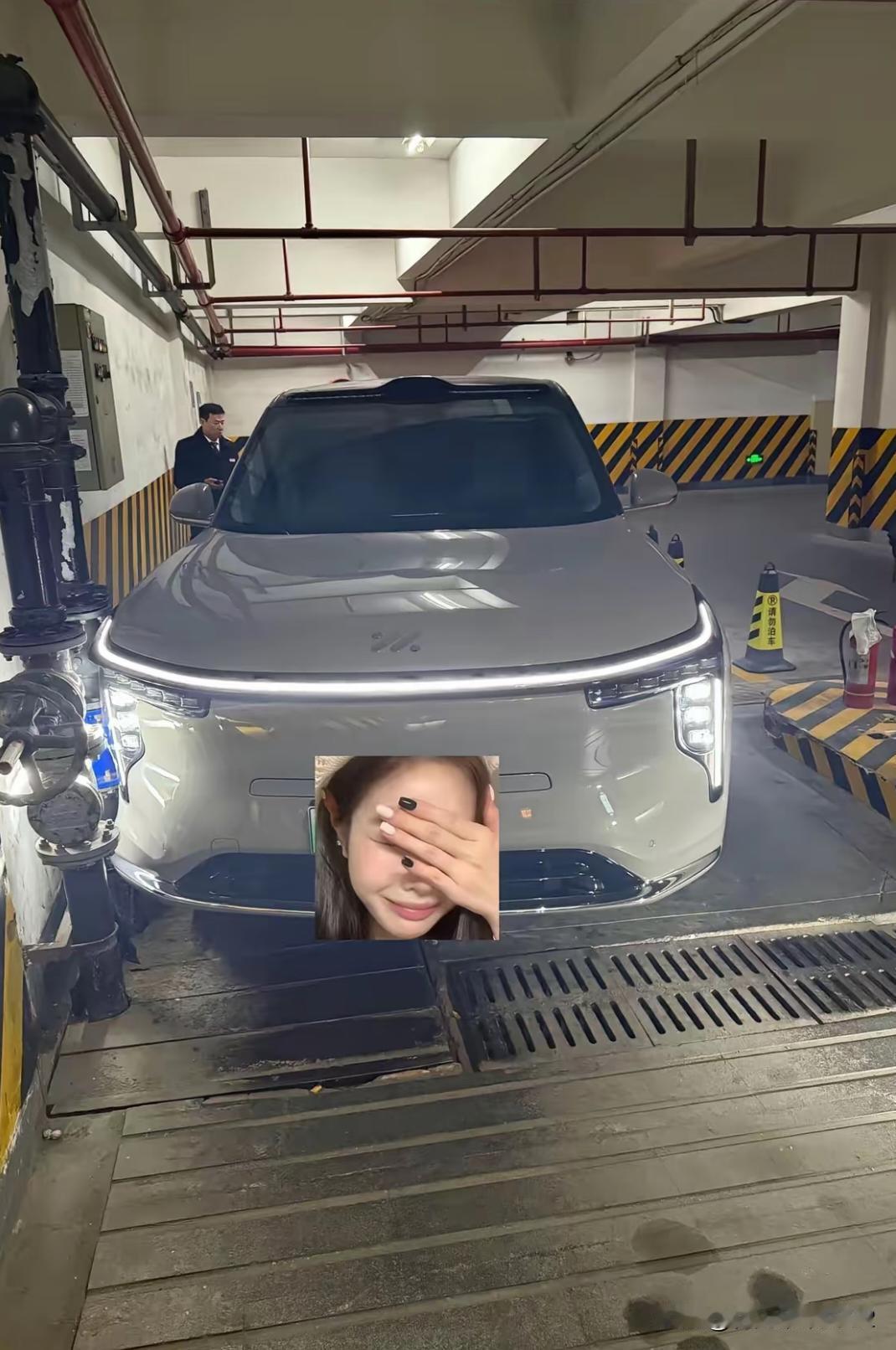 过没有把握的窄路以后记住这个要领：左边无限贴近，右边听天由命。这是我的