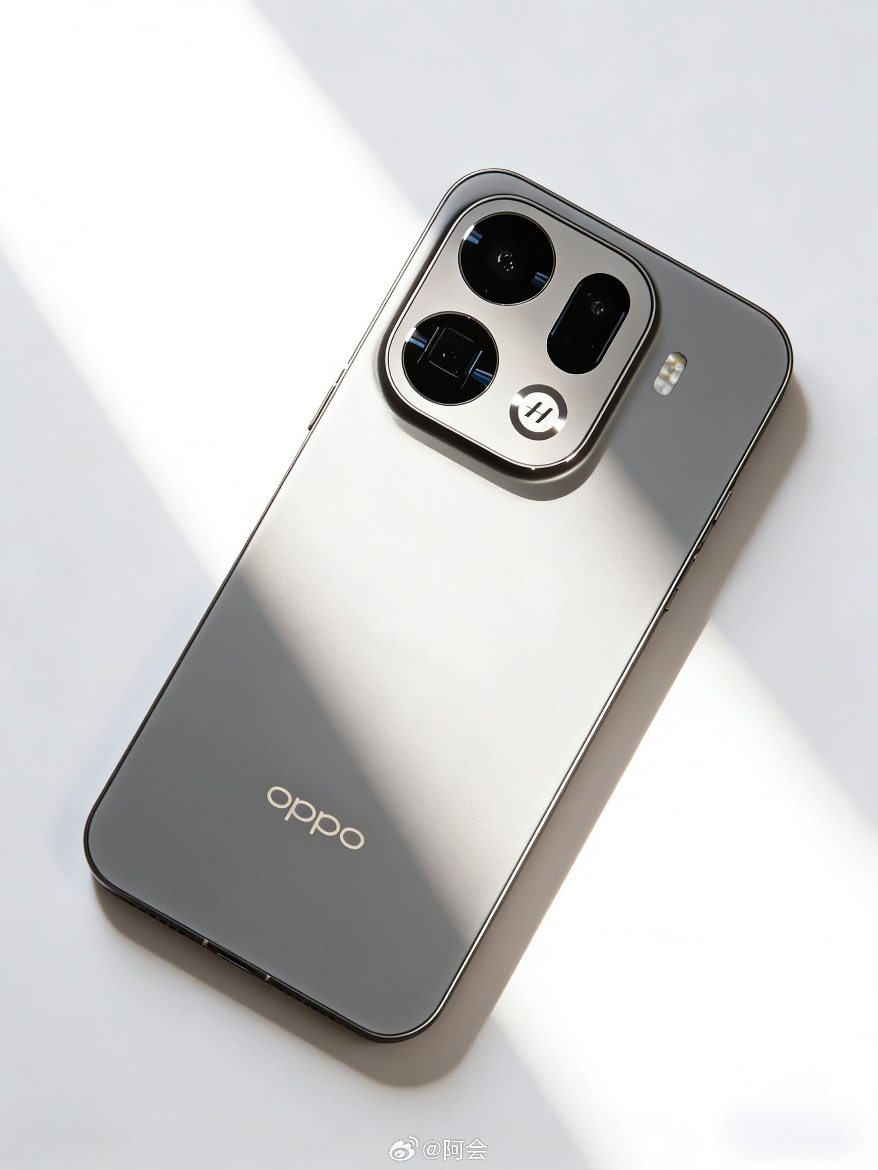 接下来可以期待一下OPPO了相比极致影像的Ultra，这次的FindX9sP