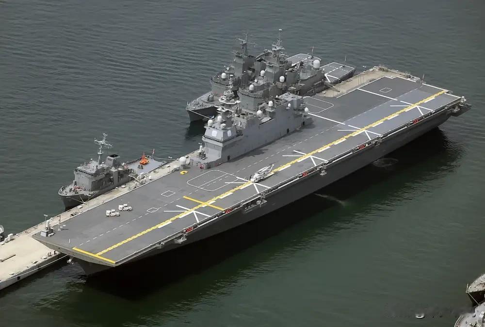 日本加贺号航母出港，准备与辽宁号面对“硬刚”？根据日媒消息辽宁号航母编队北上之