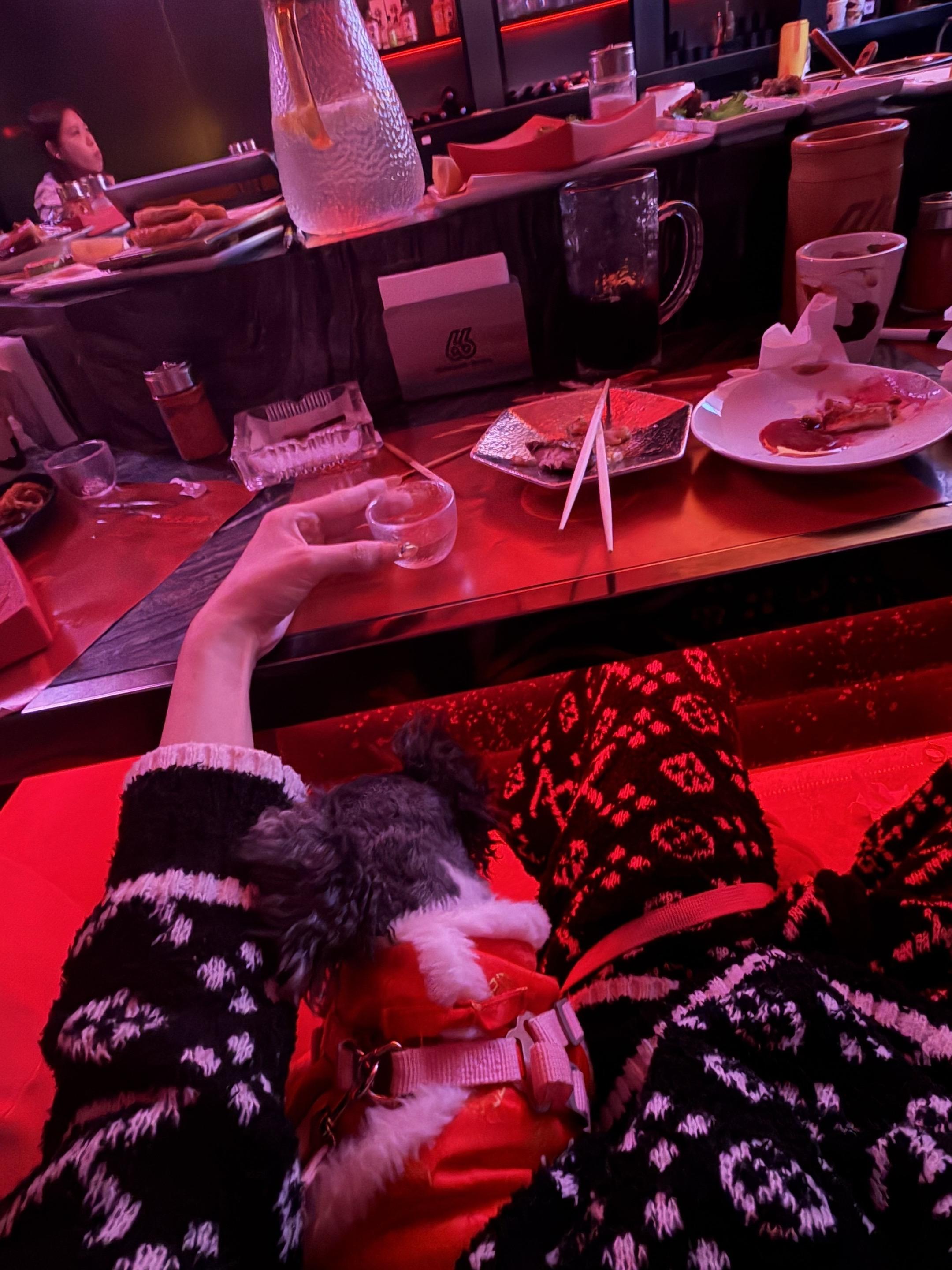 mimi 谁要看你景点合照的朋友圈？？就你有狗吗？我有三条。全让你装完...