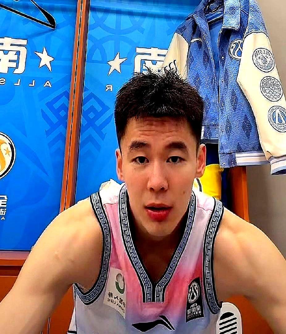 之前嘲讽徐杰靠粉丝刷票当全明星票王的人，现在脸都被打肿了。165万多票拿全