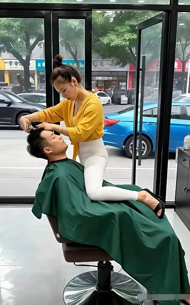 哥们理个发三百，吓得我都不敢吱声