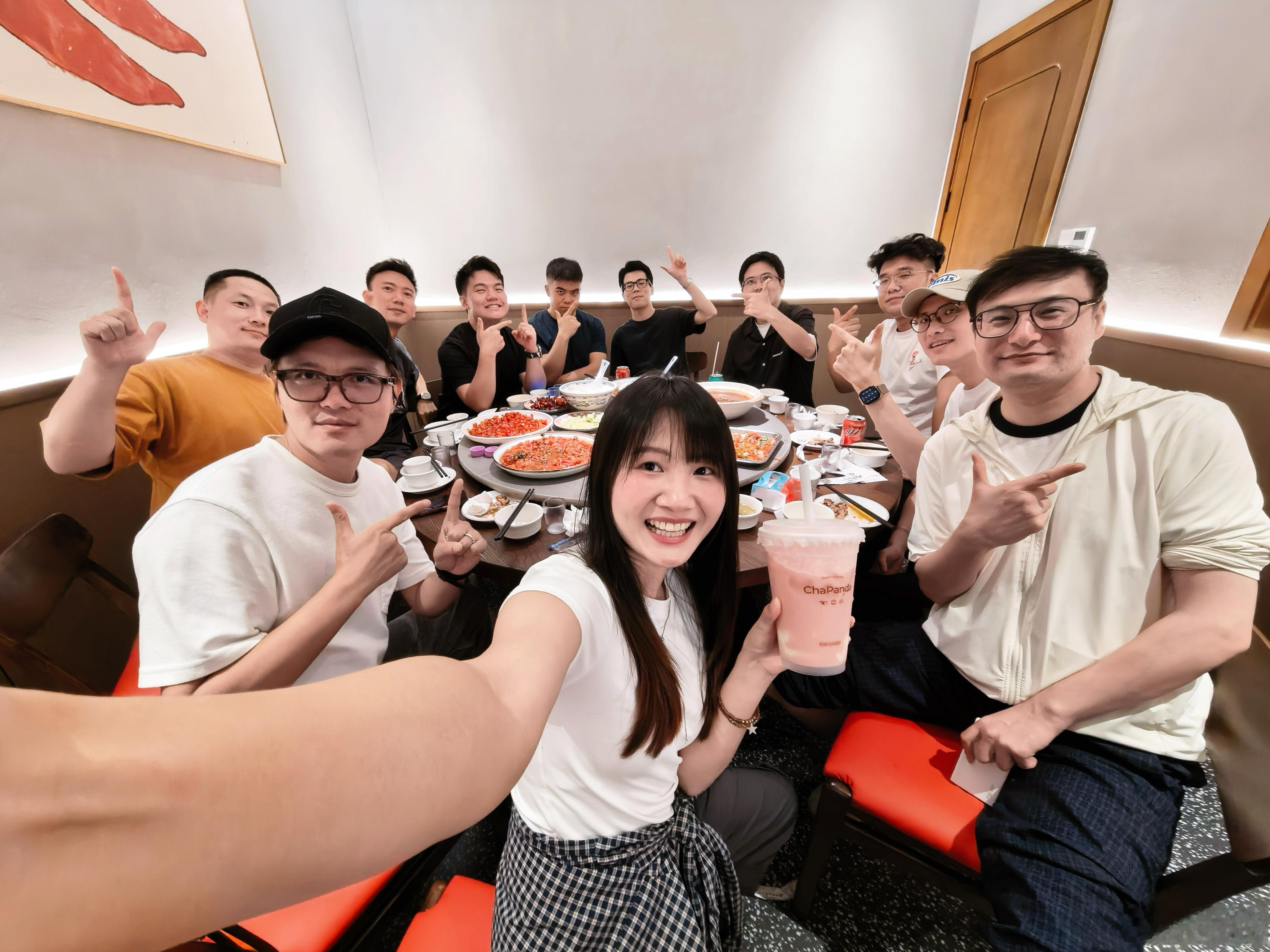 开心！！！今天在成都有朋友们陪我过生日🎂