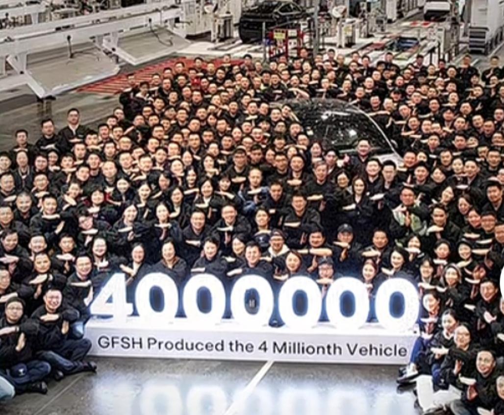 特斯拉发了张照片，什么话都没说，却把企业文化展现得淋漓尽致。请你从这张照片中，