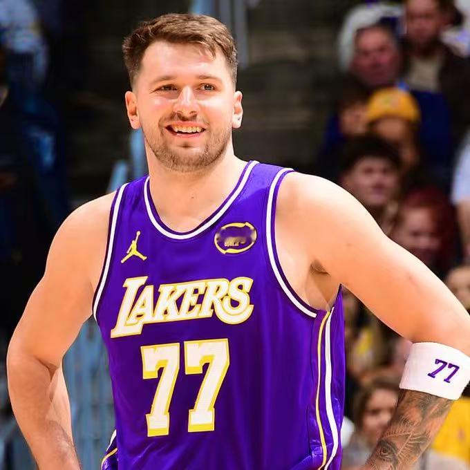 今天这个比赛只能说是一塌糊涂.本来还想着布克身体有问题，我们应该有机会，但昨天