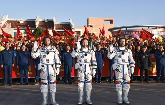 我发现日本拿了快30个诺奖，却登不了月球火星；而英法德，加起来200多个诺奖，也