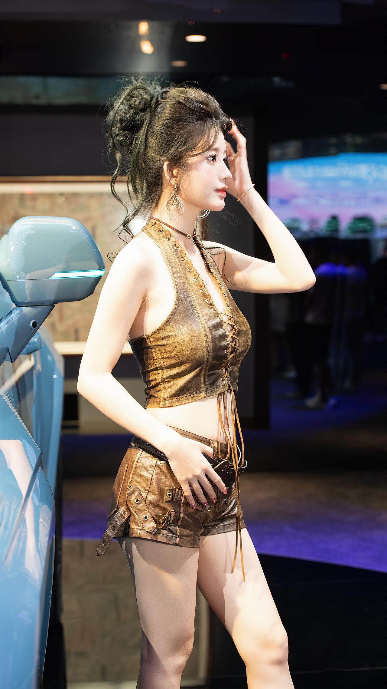 BB酱成都车展车模美女好看的小姐姐肤白貌美