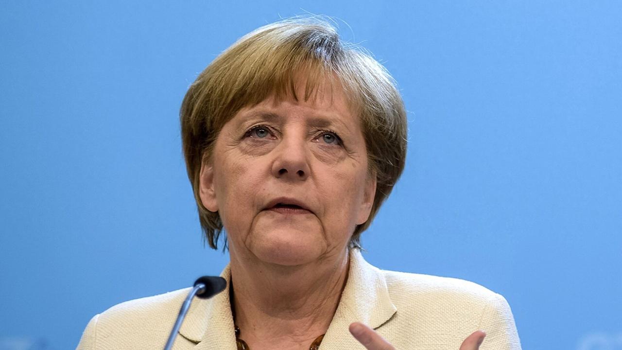 潮水退去，欧洲还在“裸泳”，不知不觉，欧洲已经与“第三世界”挂钩了，欧洲一边把公