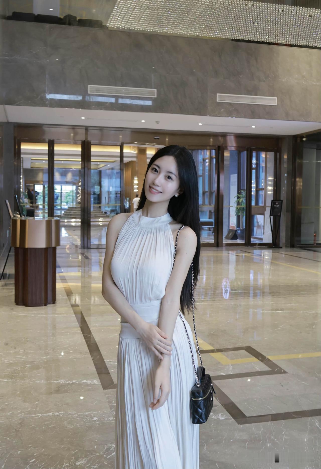 生活没有样板，当下就是最美的存在，热爱生活，也会被生活所爱。