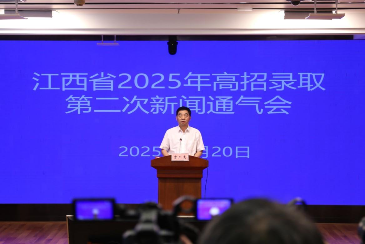 182个院校专业组在本科批次中出现了“断档”现象，部分985工程大学的专业组投档