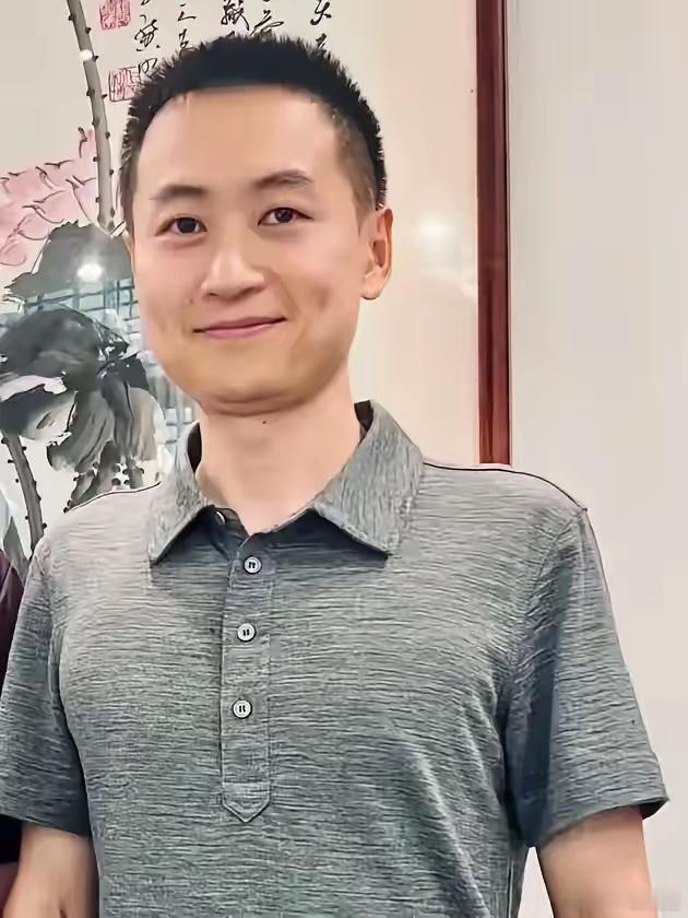7月1号，方明照常起飞训练。这一次，他没回来。他是海军上校，安徽庐江人，2006