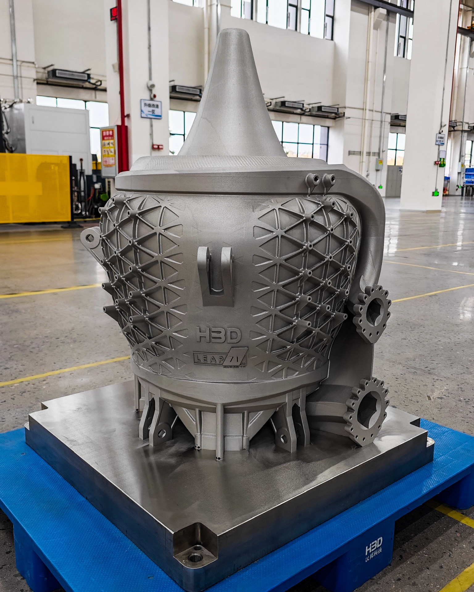 这款由HBD公司采用Inconel718合金制造的火箭发动机，高1米，是迄今为