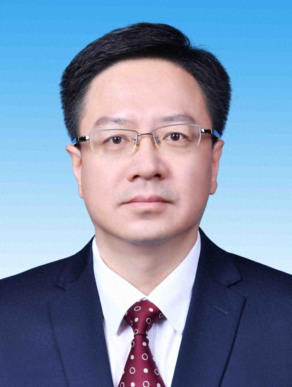 祝贺祝贺！这是一种提升使用。虽然省委秘书长与副省长都是副部级，但省委秘书长是省委