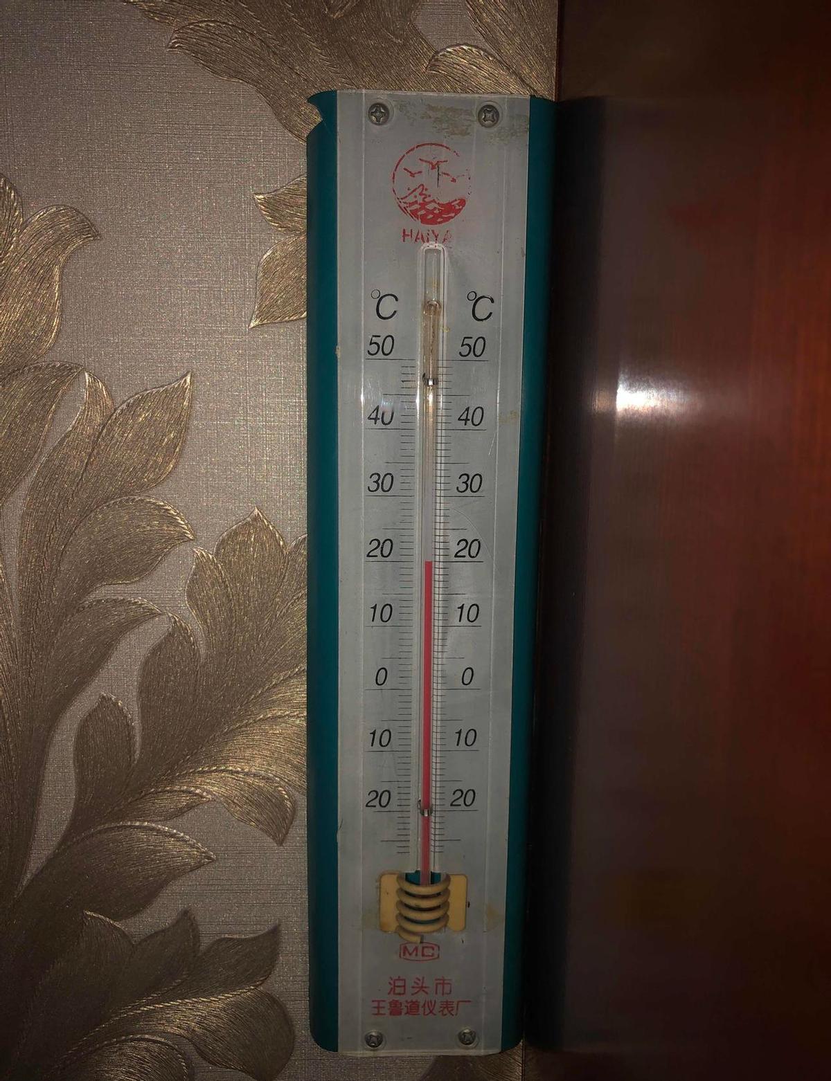 大连供暖准时开栓，屋里20度，热得人穿单衣。40家供热企业齐上阵，没掉链子。