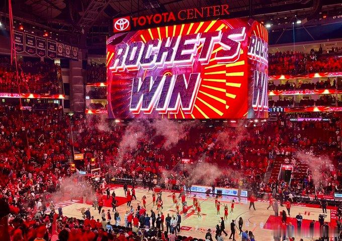 火箭队在联盟三分命中率中排名第一（43.3%）每场三分出手次数中排名联盟倒数第一