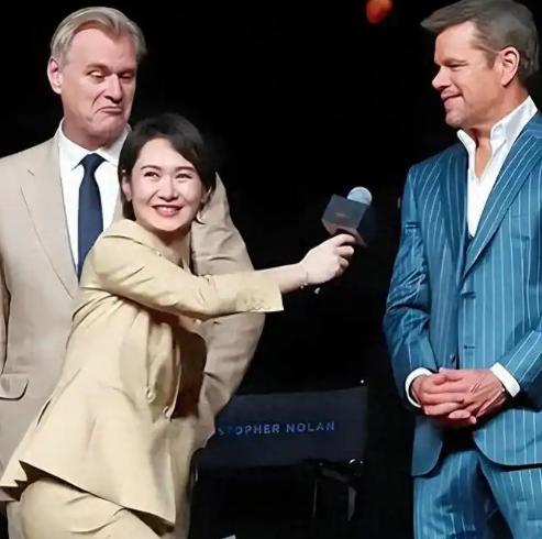 中国人直起来的腰难道又要弯下去了？崇洋媚外的劲头还没过去么？杨澜：我看未必！