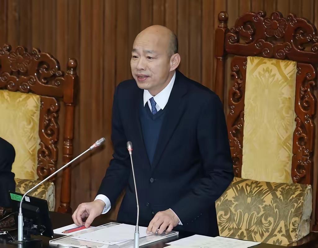 台湾资深媒体人黄暐瀚表示，之所以质疑韩国瑜“卖党求荣”，关键在于其根深蒂固地认为