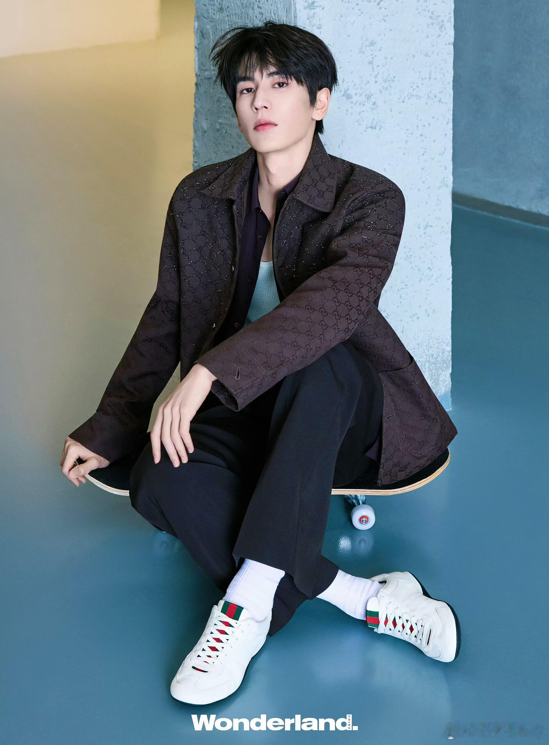 张凌赫｜Wonderland中文版张凌赫解锁Wonderland中文版时尚大片