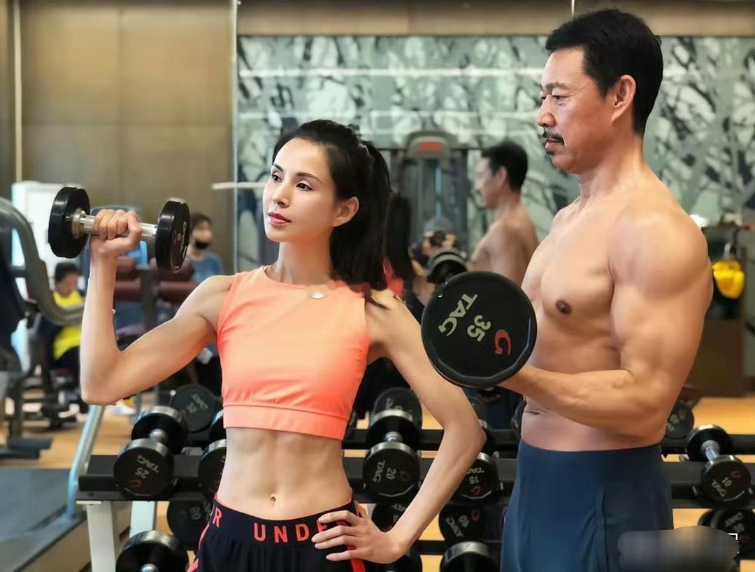 为什么小龙女这么老了还这么拼呢？
