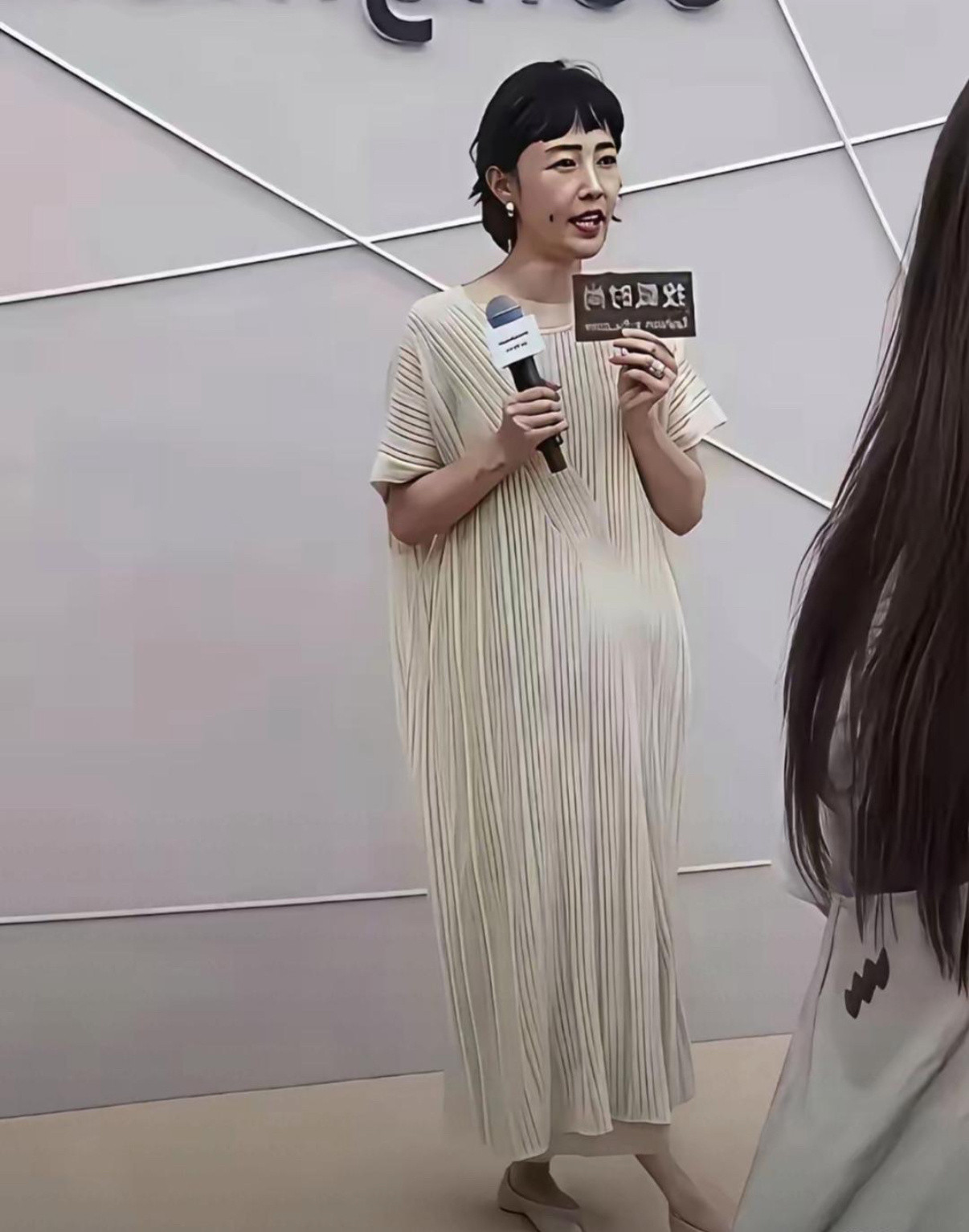 这居然是白百何，我都认不出来了​​​