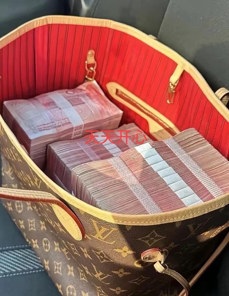 大家发现了没有就如今现在的环境有30万存款在有钱人眼里都不值得一提但在