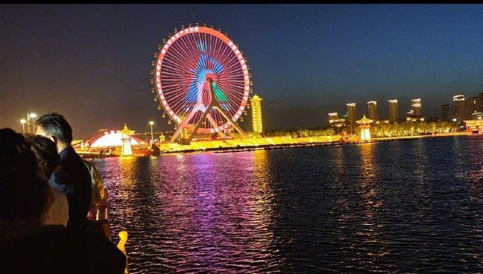 相当震撼！老胡昨天在唐山，逛了河头老街，大周一晚上，最淡的日子，居然有那么多游人