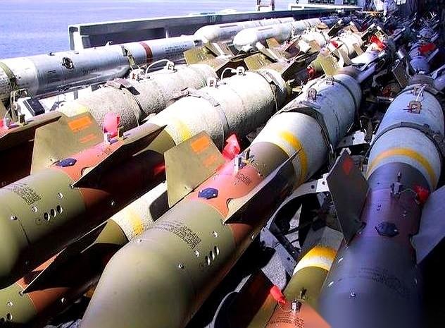 老美那边有人在论坛上问，要是200颗核弹头一口气砸过来，我们接不接得住？说实话