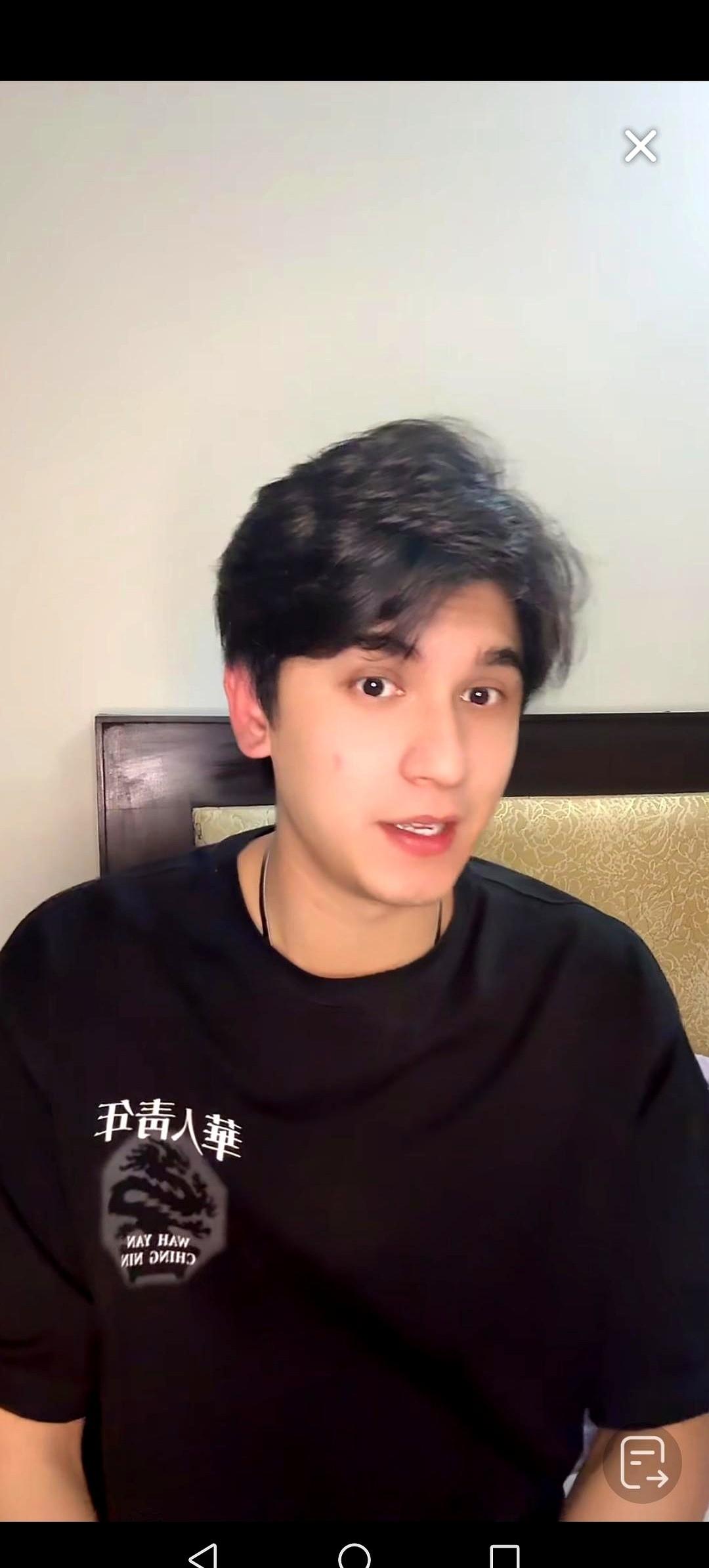 我跟你说，最近刷到一个中巴混血的小哥，叫麦子。他爸，94年的巴基斯坦留学生，把