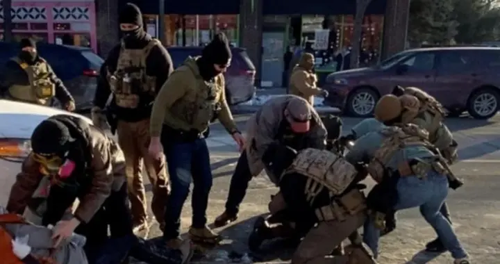 5秒10枪震惊全美, 特朗普知道事情闹大了, 紧急改口搬出三板斧