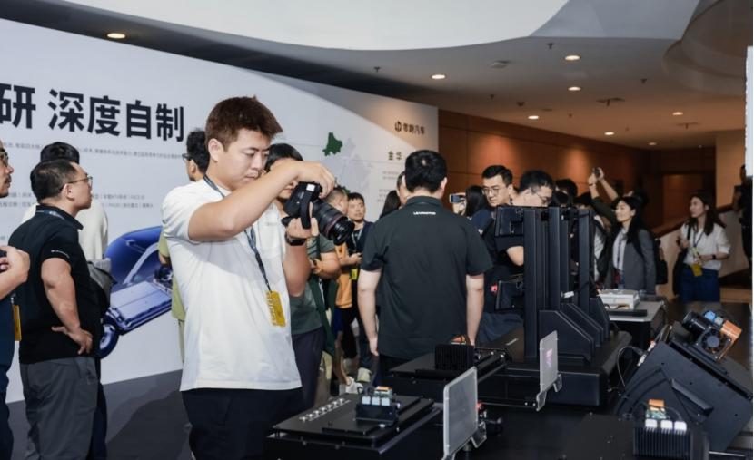 抽掉BEV，零跑世界模型辅助驾驶重写行业逻辑辅助驾驶行业有个不成文的规矩：想上