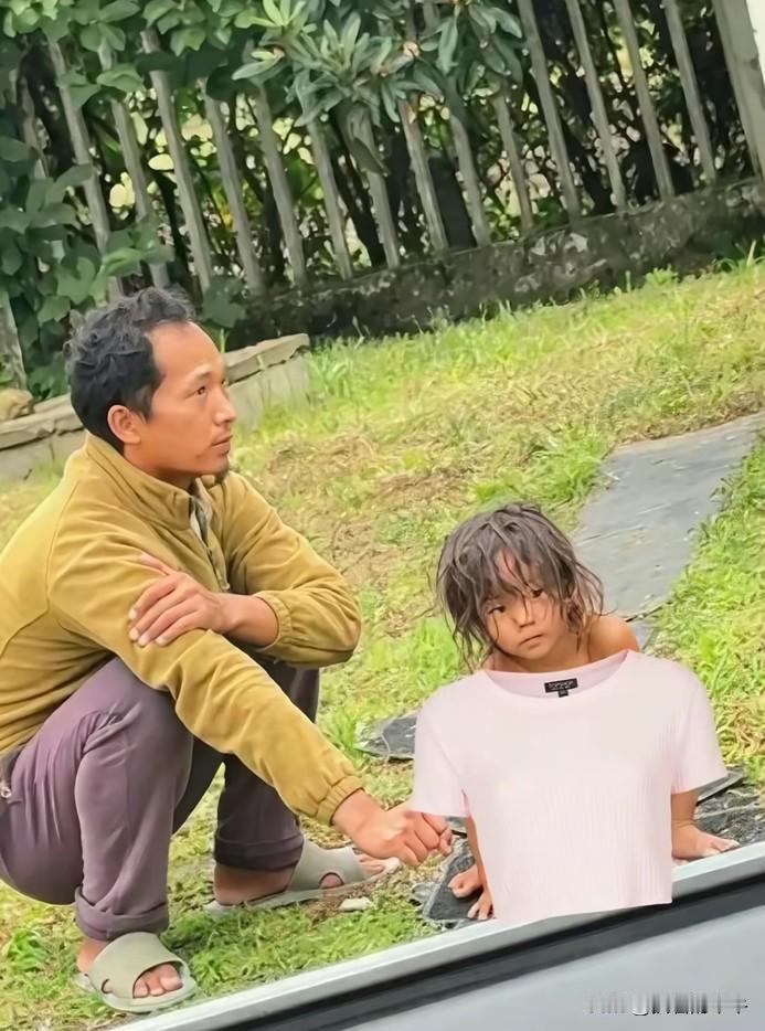 哪怕有一点人性，也绝不会让自己的孩子这样！最近“野人小孩”被报道的沸沸扬扬