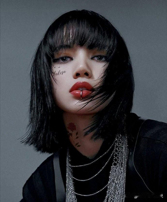 韩国女星Lisa又作妖了，这次是在演唱会上公开亮裆！今天Lisa舞蹈动作惹热议话