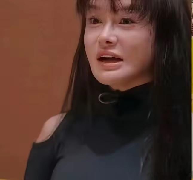 您们不要再说邹市明眼光差了，以前冉莹颖挺漂亮的，不知道怎么回事，现在整成这样了？