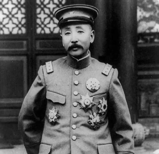 1928年，张作霖选了3条路线秘密回东北，却仍被精准炸毁在第8节车厢。或许张作霖