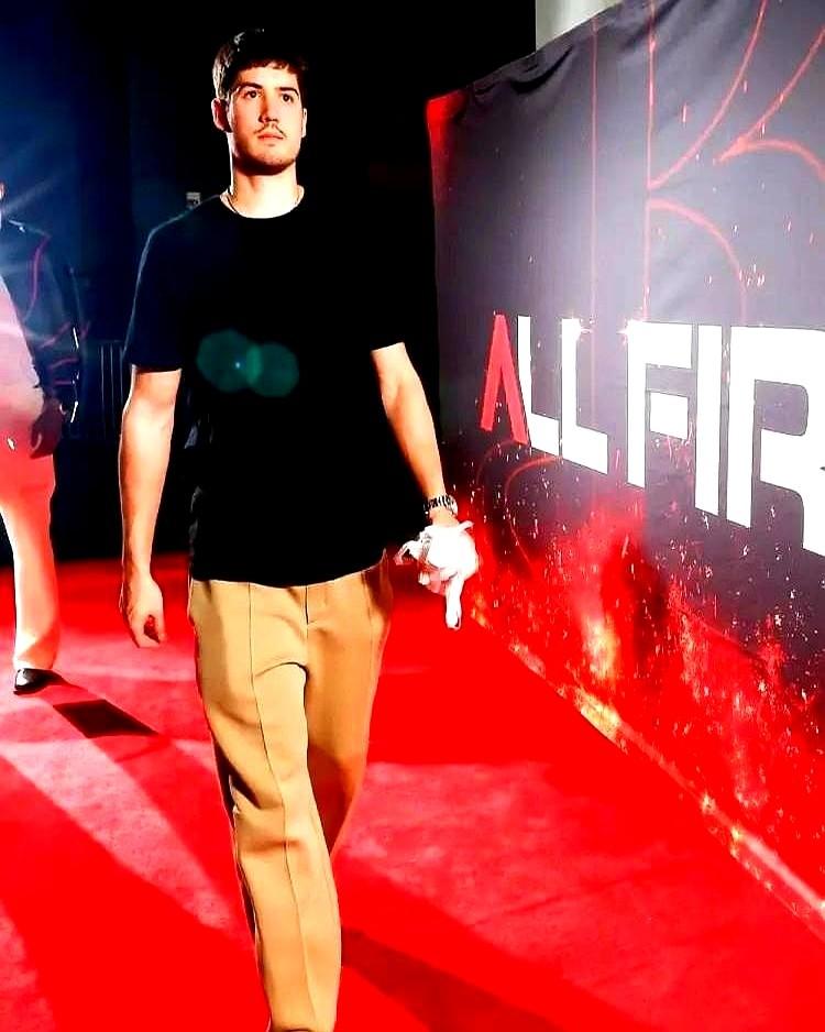 从场均4.4分到单场轰下30分，火箭队的里德·谢泼德只用了一年。新秀赛季，这