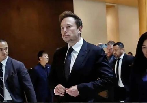 美国被震慑住了？！外国记者问：美国拥有的核弹头可以摧毁世界1000次，难道你们中