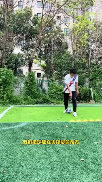 昨天想起来自己学生时代曾经用过的一个过人动作，今天早上起来赶紧拍个教学视频教一下