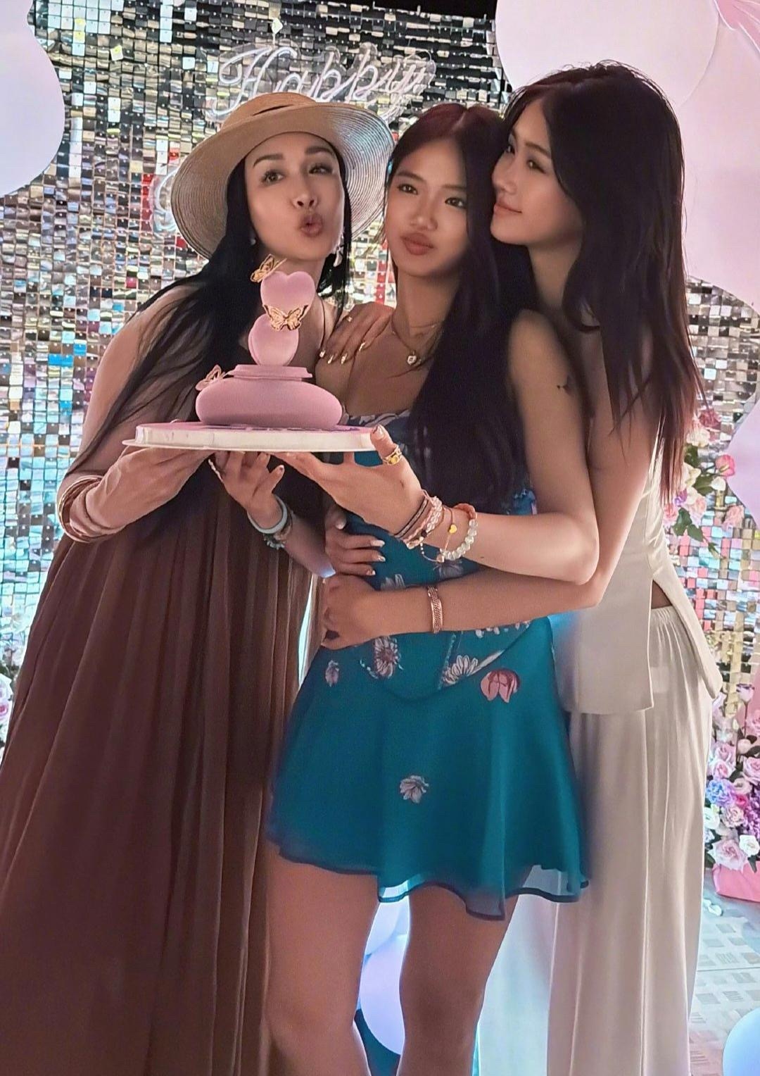 钟丽缇为17岁二女儿庆祝生日，她的女儿都遗传了她的美貌，长得美，身材又好，比很多