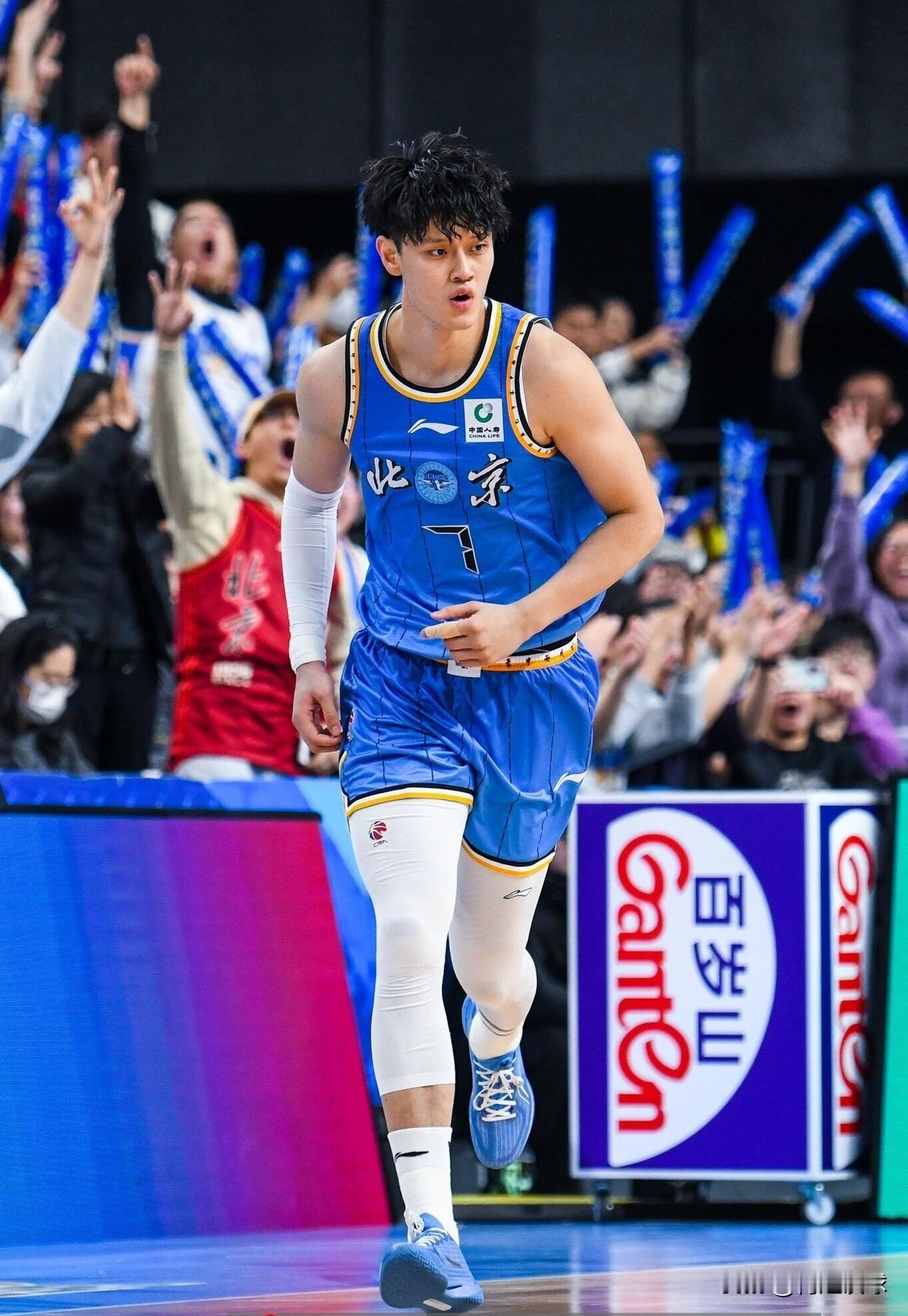 曾凡博空砍20分，赵睿伤退！北汽82：88不敌北控，看看球员数据，谁尽力了？！